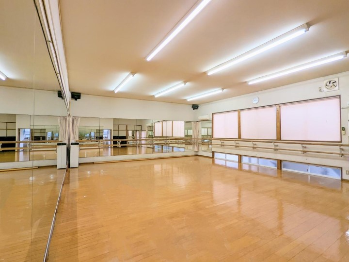 名古屋市名東区にあるバレエ教室「鈴本バレエ･アカデミー」のスタジオ