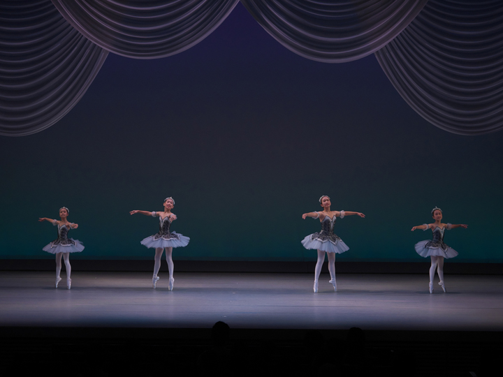 中級BCDクラス（小学校高学年以上）発表会の様子